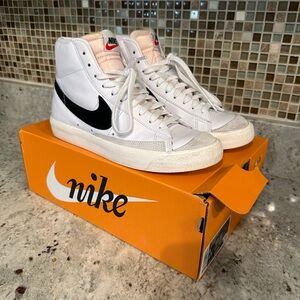 Nike Blazer Mid '77 Women’s size 8